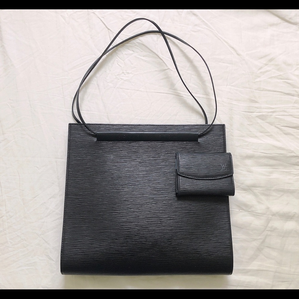 💯 Authentic Louis Vuitton Epi bag and wallet